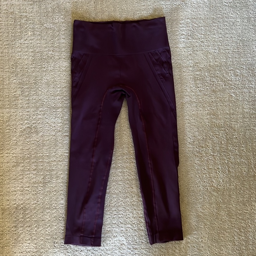 SOLDAthleta Yoga Pants Leggings Tights High Rise Cropped Small Medium EUC Purple - Picture 10 of 16